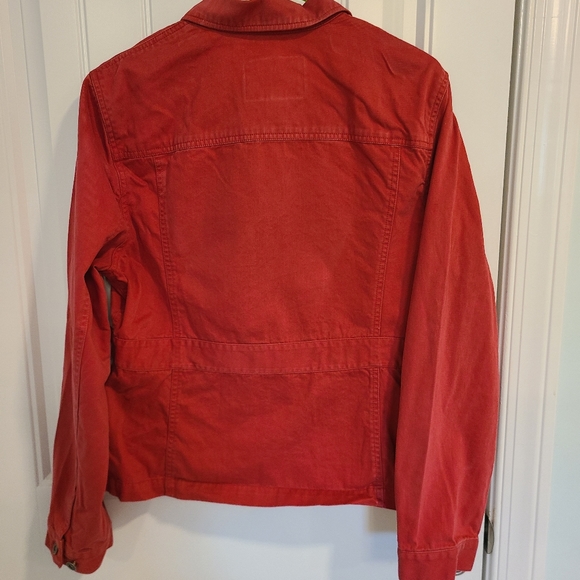 Zip up coat, button adjustments on sides to make a more tailored fit - Picture 4 of 4